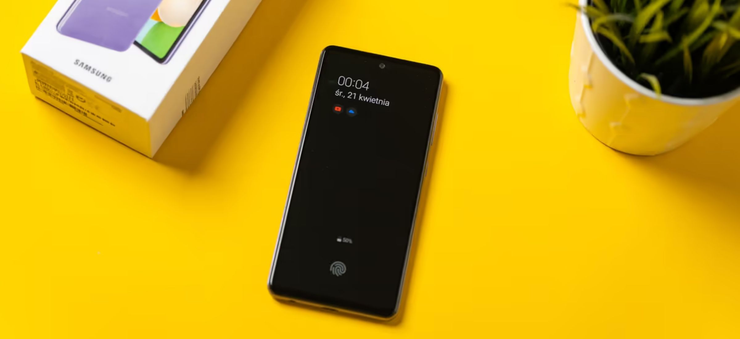 Samsung Galaxy A52 5G - ulubiony średniak Polaków jak flagowiec. Smartfon z 2021 roku dostał Androida 14