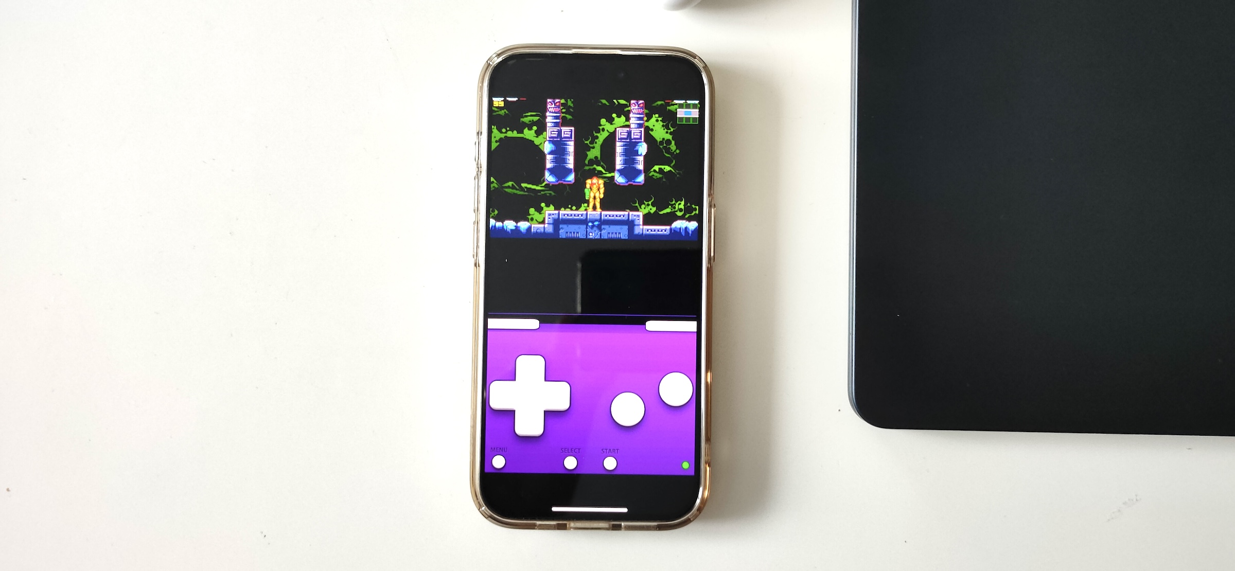 Zdążyłem sprawdzić emulator Nintendo na iPhone'a z App Store. Długo nie pograłem