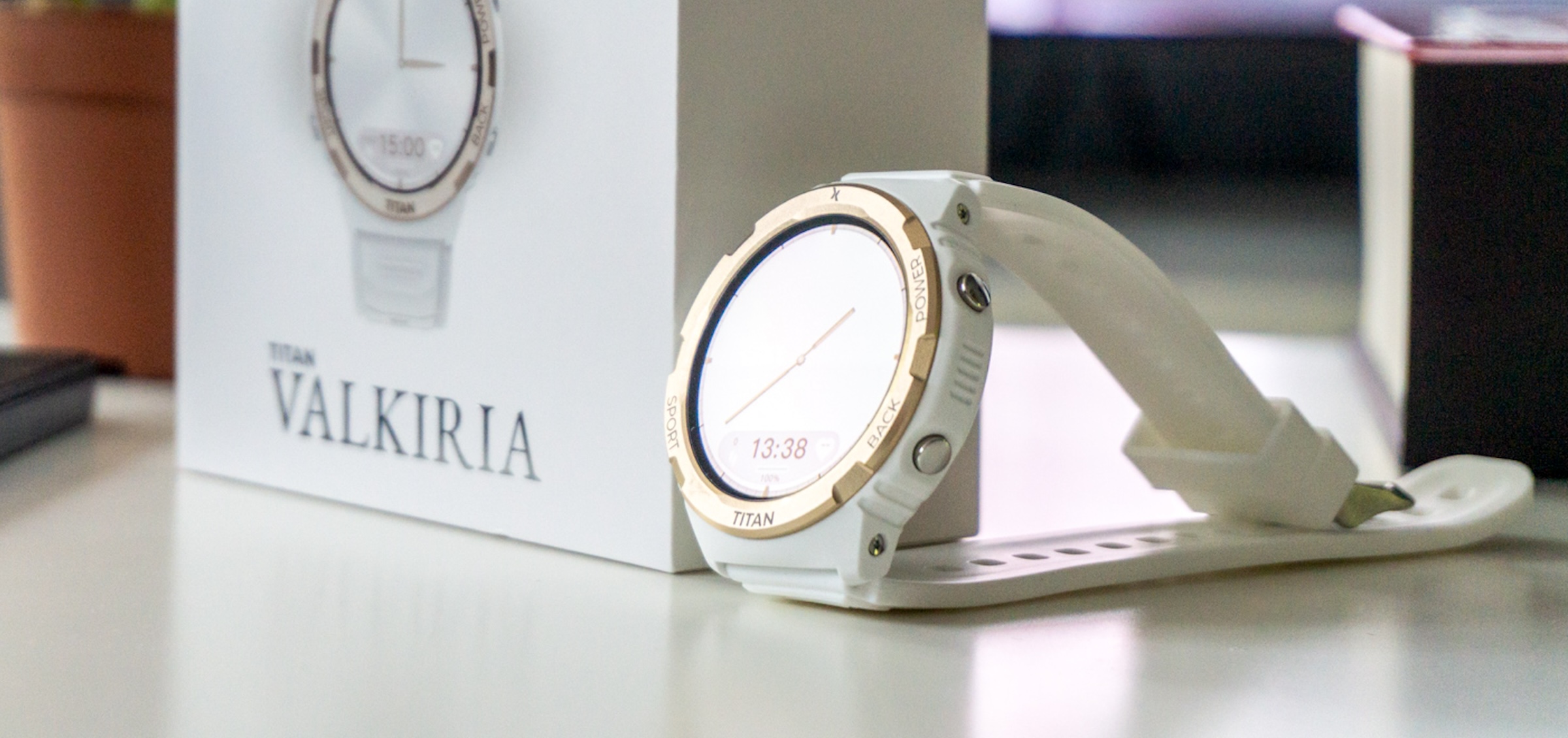 Maxcom FW100 Titan Valkiria to wytrzymały smartwatch dla pań - test w trudnych warunkach