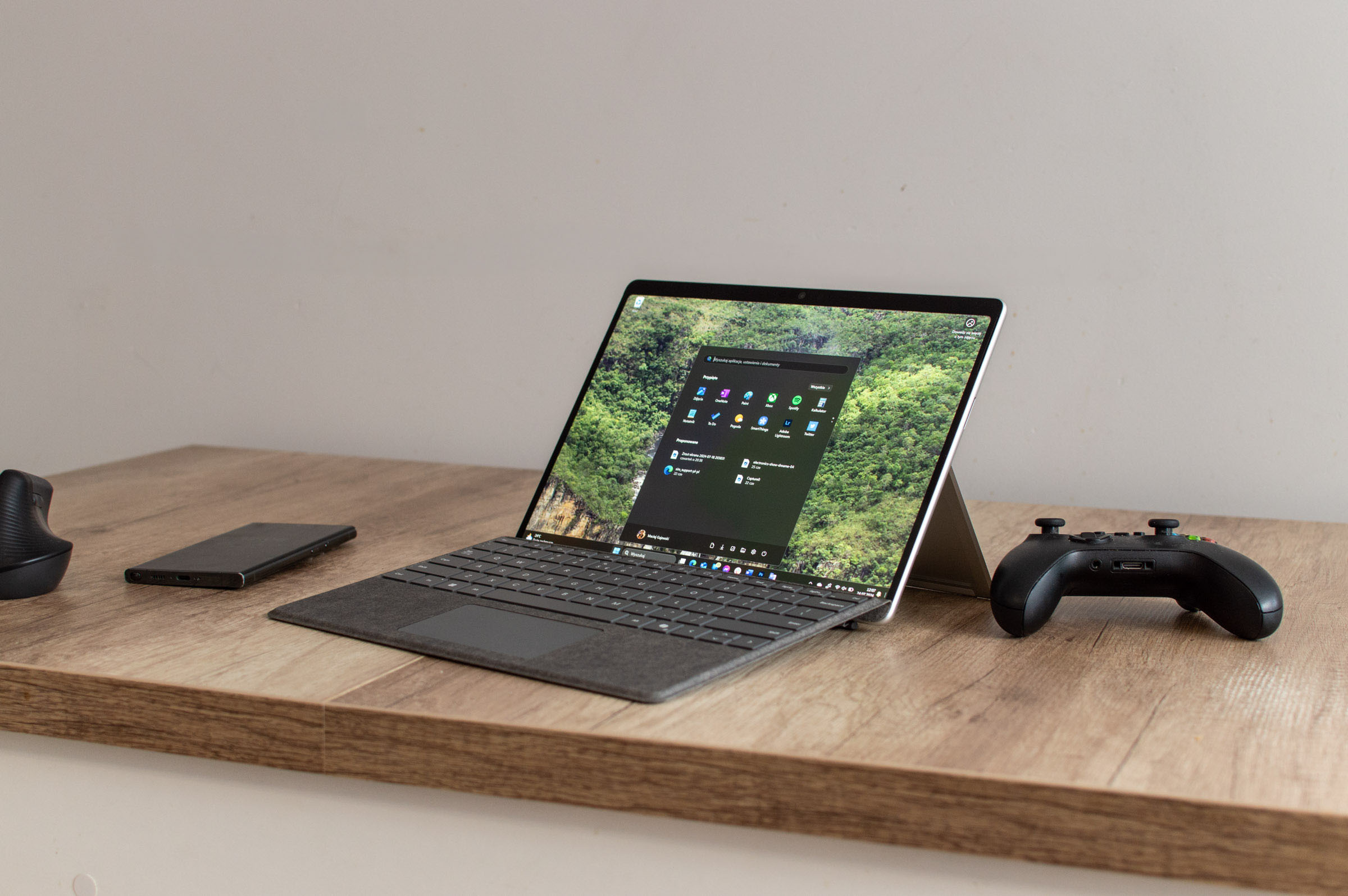 Laptop Microsoftu jest teraz 1700 zł tańszy. Operator odpalił promocję