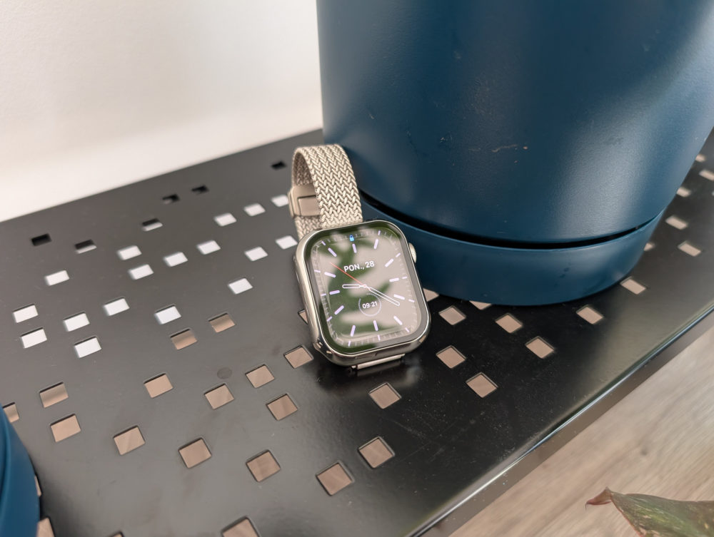 https://ocs-pl.oktawave.com/v1/AUTH_2887234e-384a-4873-8bc5-405211db13a2/spidersweb/2024/10/apple-watch-5-1000x753.jpg