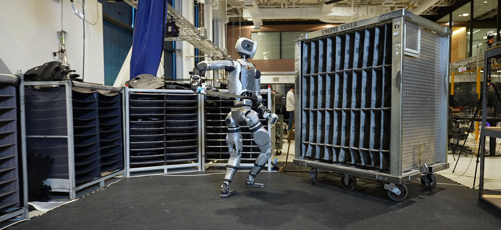 Boston Dynamics chwali się Atlasem. Robot zawstydza maszynę Elona Muska