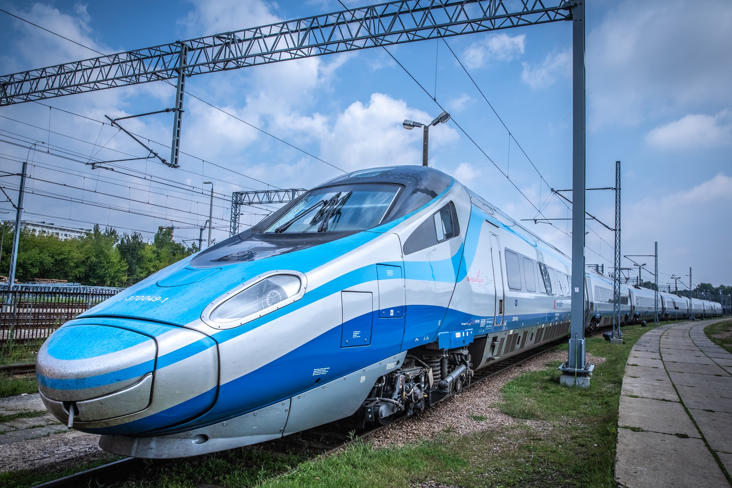 PKP Intercity porównało obecną kolej i tę sprzed 46 lat. Dwa zdjęcia rozpętały piekło