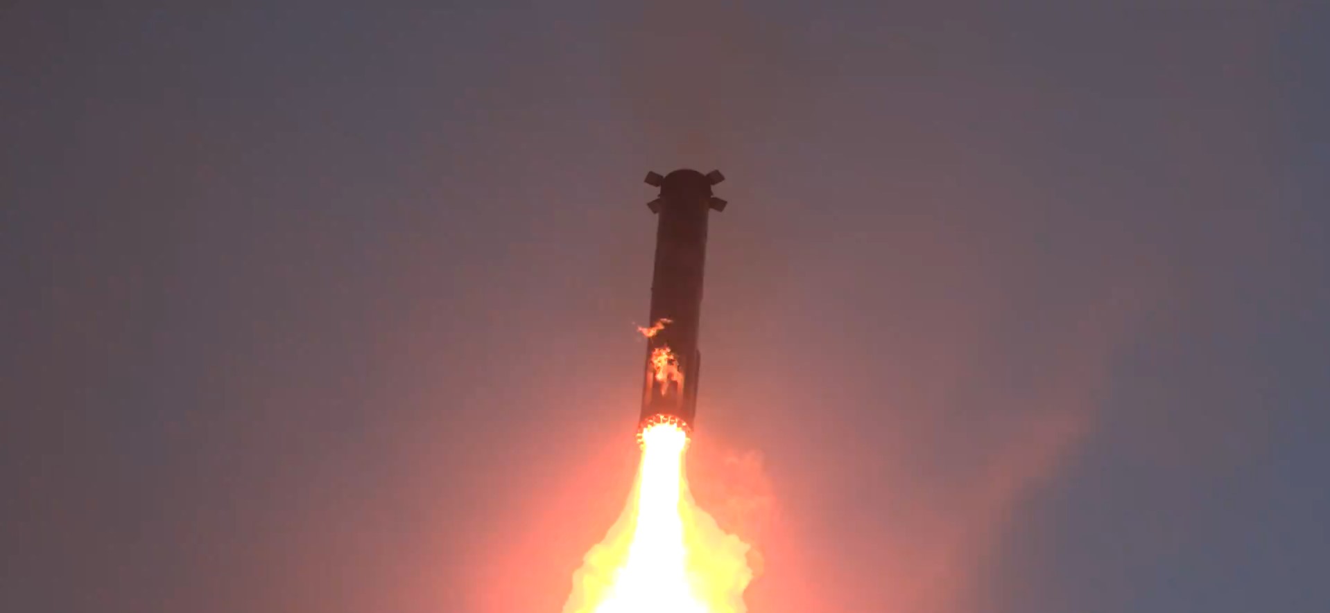 Gigantyczne szczypce łapią rakietę w locie. W ten sposób SpaceX otworzył drogę na Księżyc
