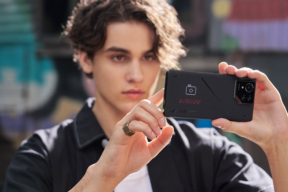 Takie są najwydajniejsze smartfony z Androidem. Najszybszy z nich możesz kupić w Polsce