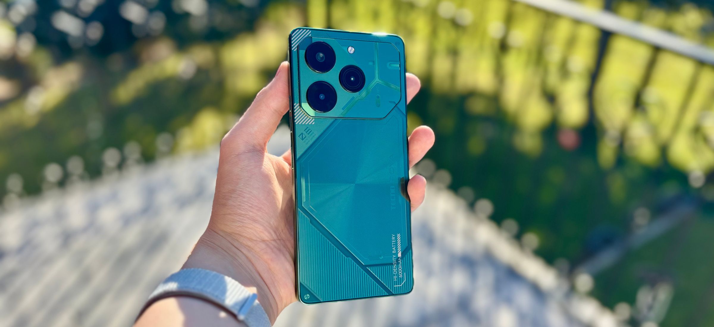 Takich smartfonów jak Tecno Pova 6 Pro już nie robią. Otworzyłem pudełko, a tam wszystko