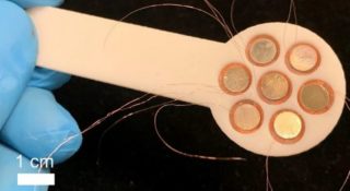 Tak działa elektroniczny lizak, który pozwala poczuć smak w wirtualnej rzeczywistości