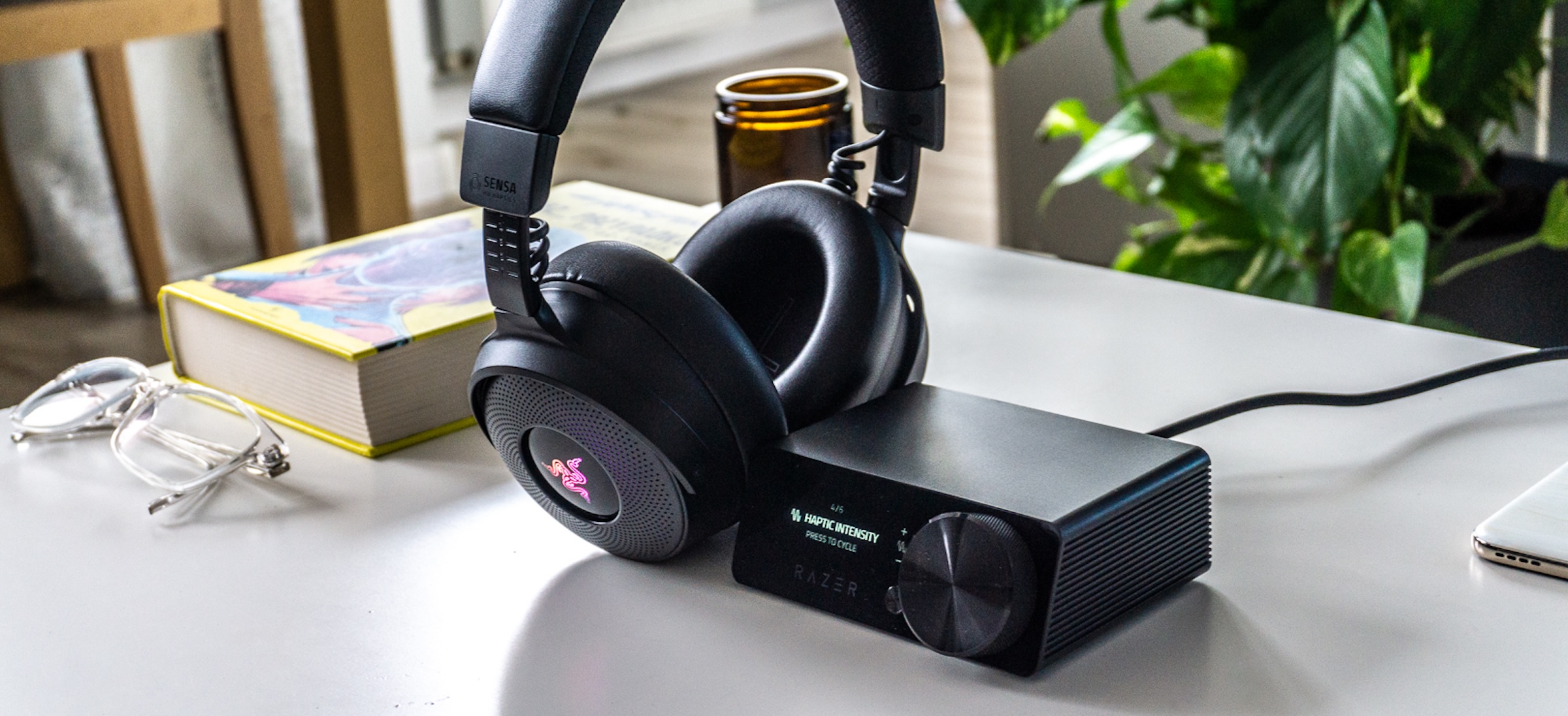 Recenzja Razer Kraken V4 Pro - te słuchawki wibrują, są piękne i straszą ceną