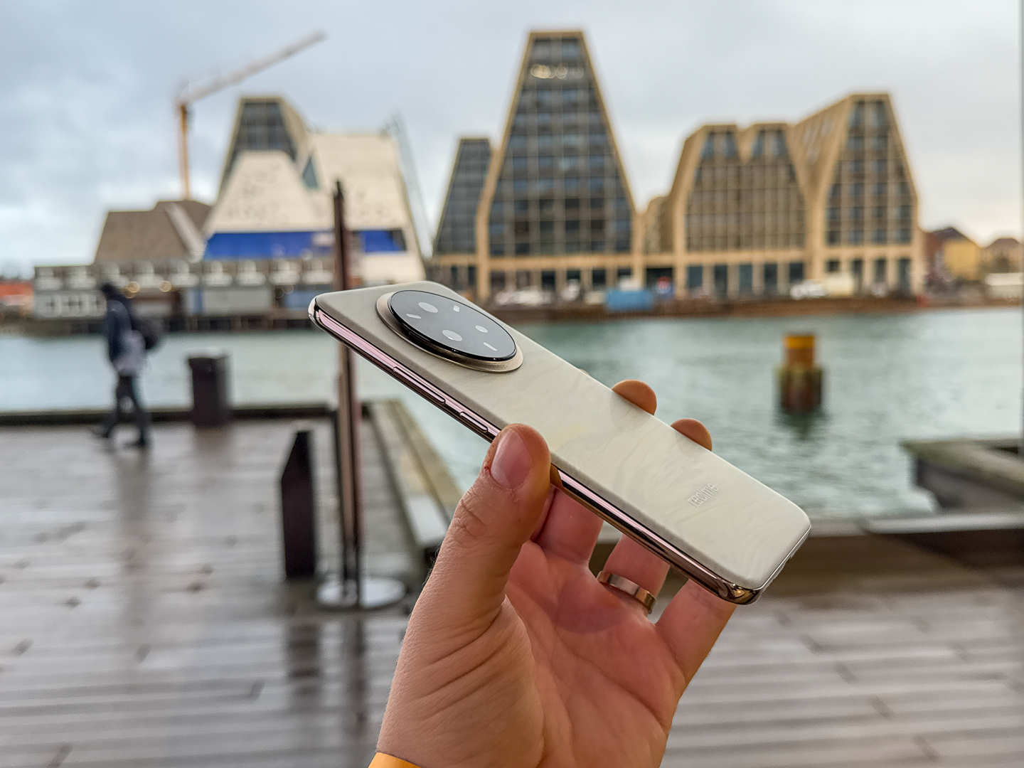 Realme 14 Pro i Pro+ zmieniają kolor pod wpływem temperatury. Właśnie trafiły do sprzedaży w Polsce