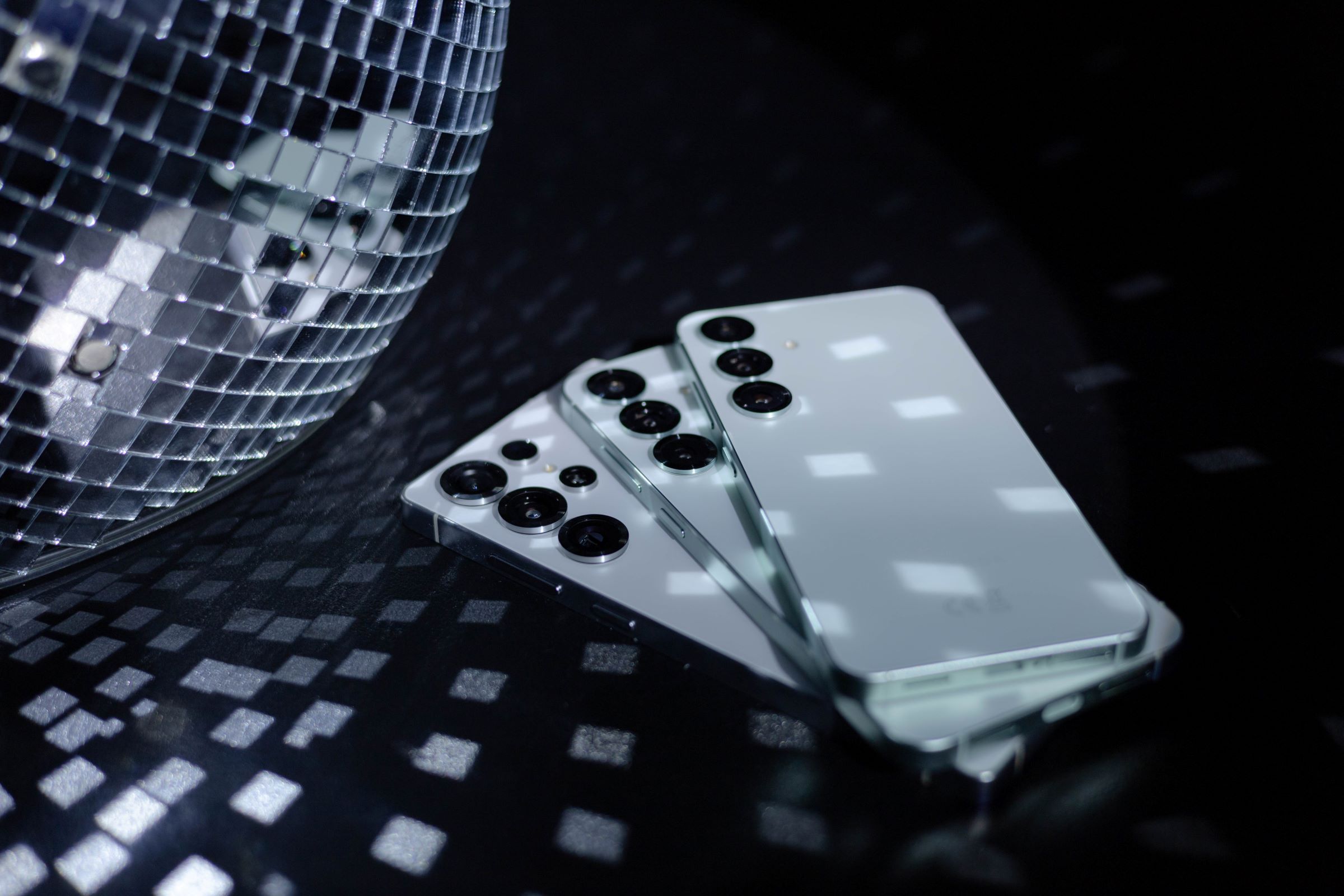 Samsungi Galaxy S25 już w sklepach. Do smartfonów dodają słuchawki
