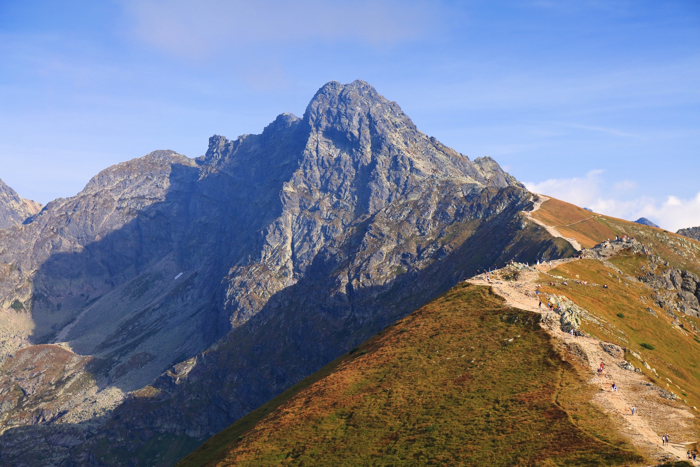 Tatry popularne jak nigdy. Turyści dostaną specjalne worki