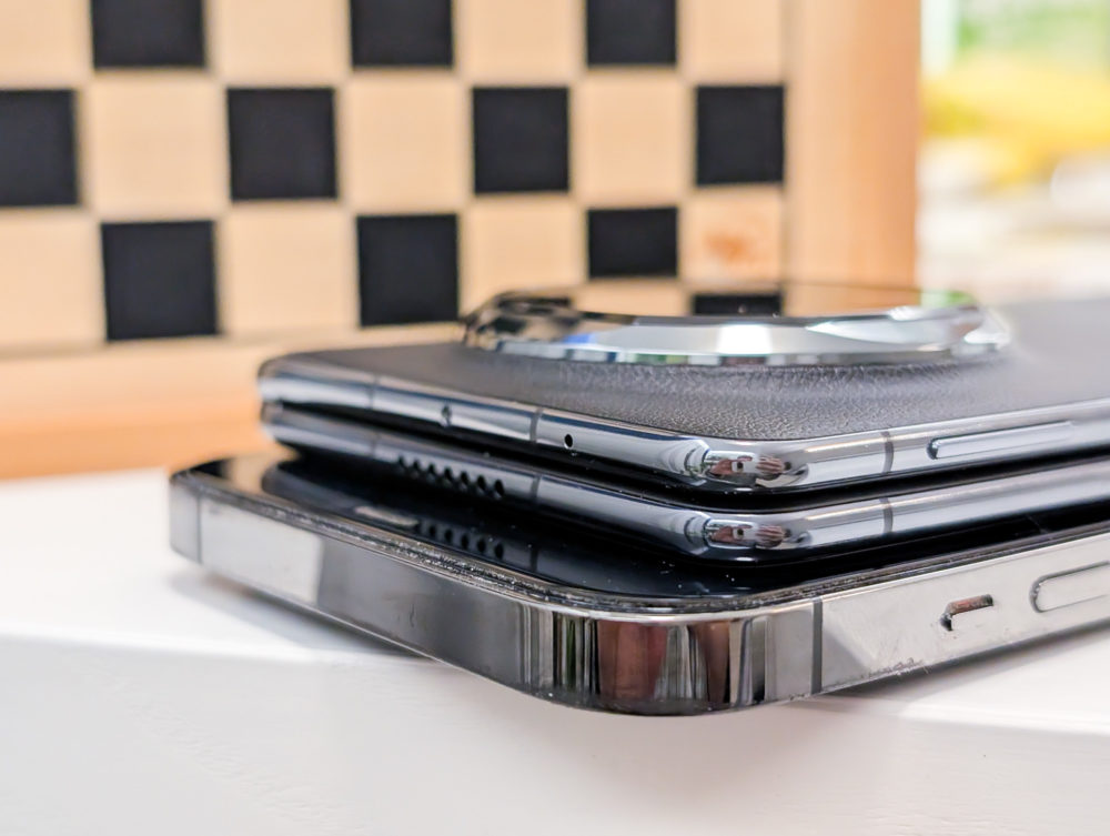 Huawei Mate X6 vs iPhone 12 Pro Max