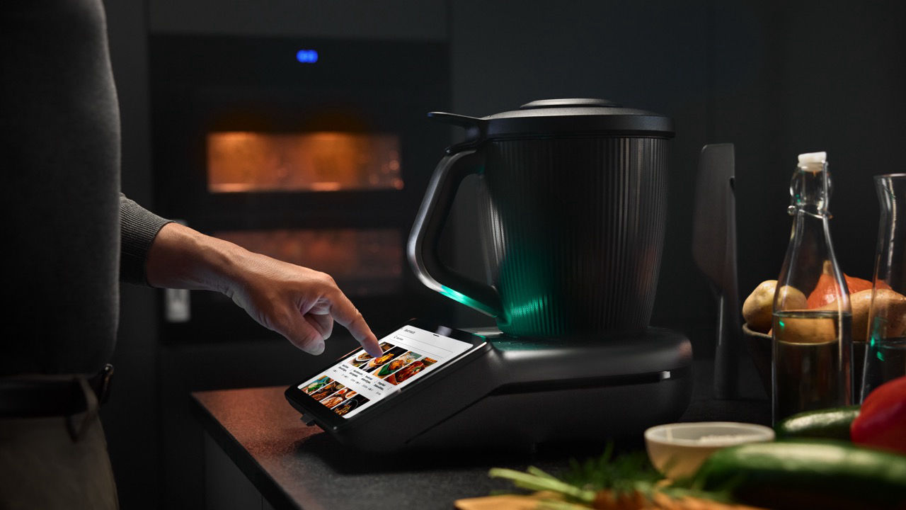 Na scenie Thermomix, na trybunach ludzie tańczą ze szczęścia. Nowy bożek