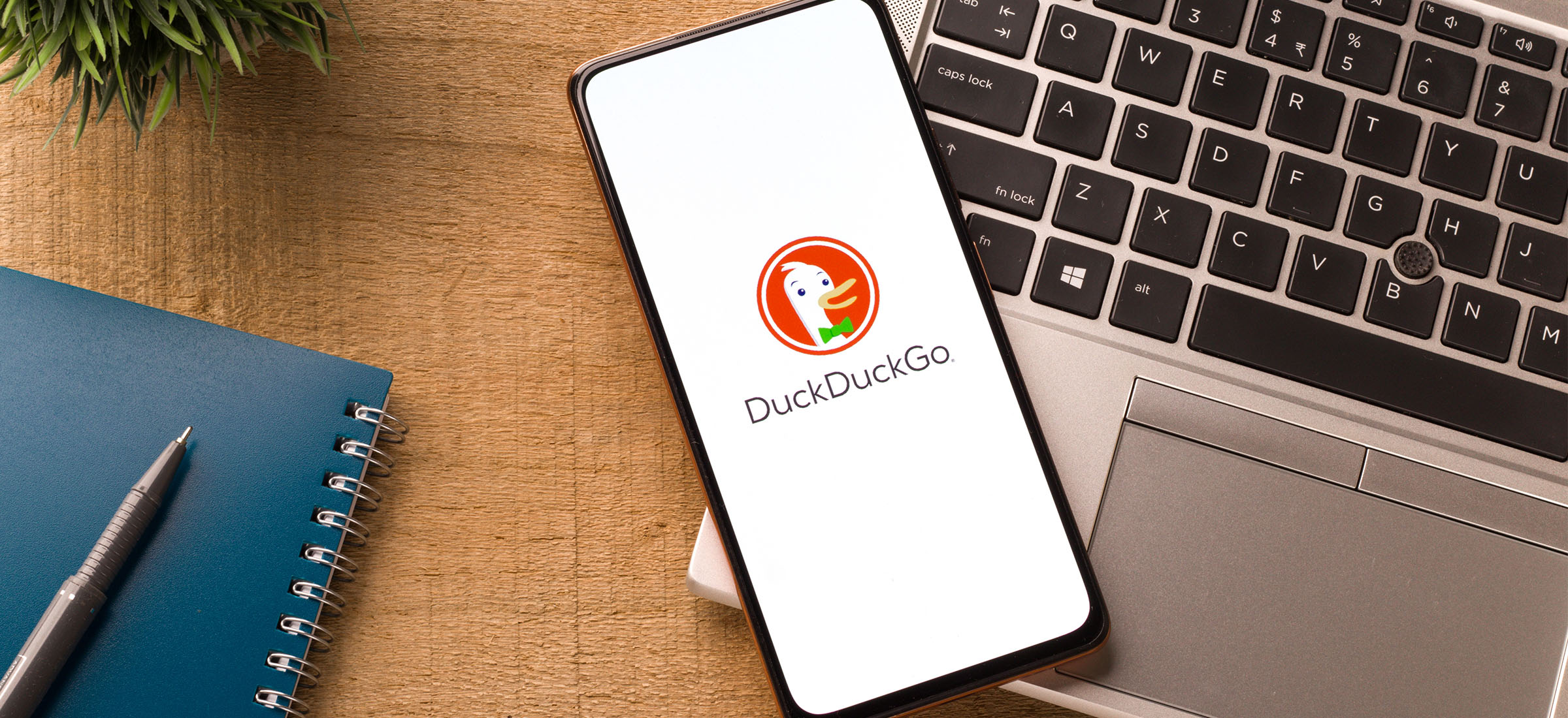 DuckDuckGo daje za darmo chatboty. Inni chcą dużo pieniędzy za taką usługę