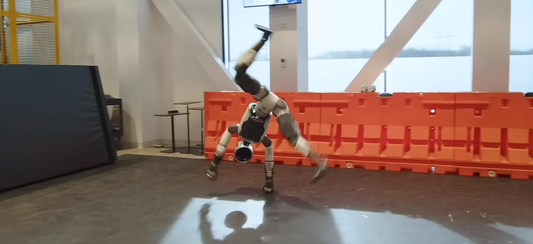 Zbudowali robota - akrobatę. Atlas to najbardziej gibka maszyna, jaką widziałeś