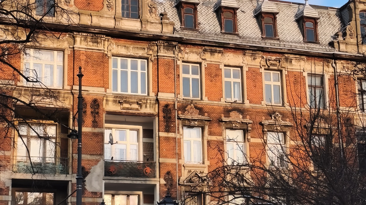 Lubię oglądać balkony. Po nich widać, jak zmienia się miasto