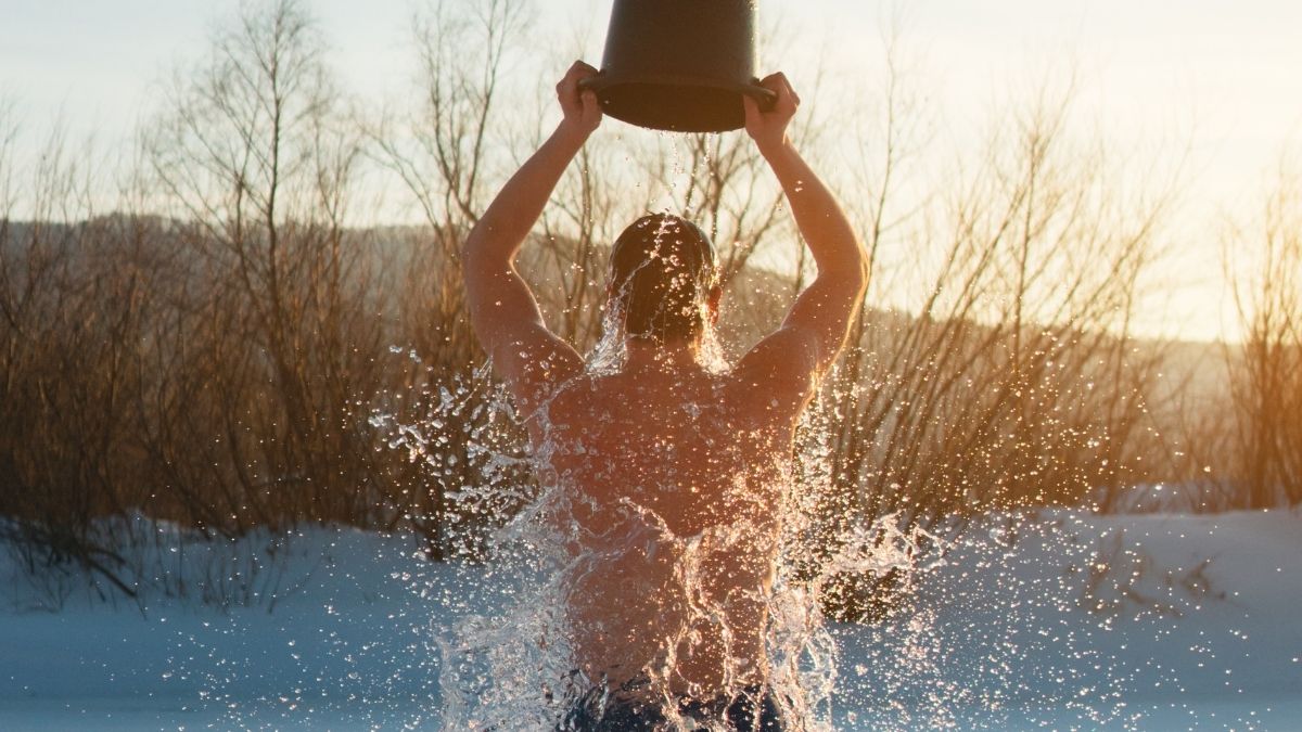 Ice Bucket Challenge powrócił. Ludzie znów wylewają wiadra zimnej wody na głowę