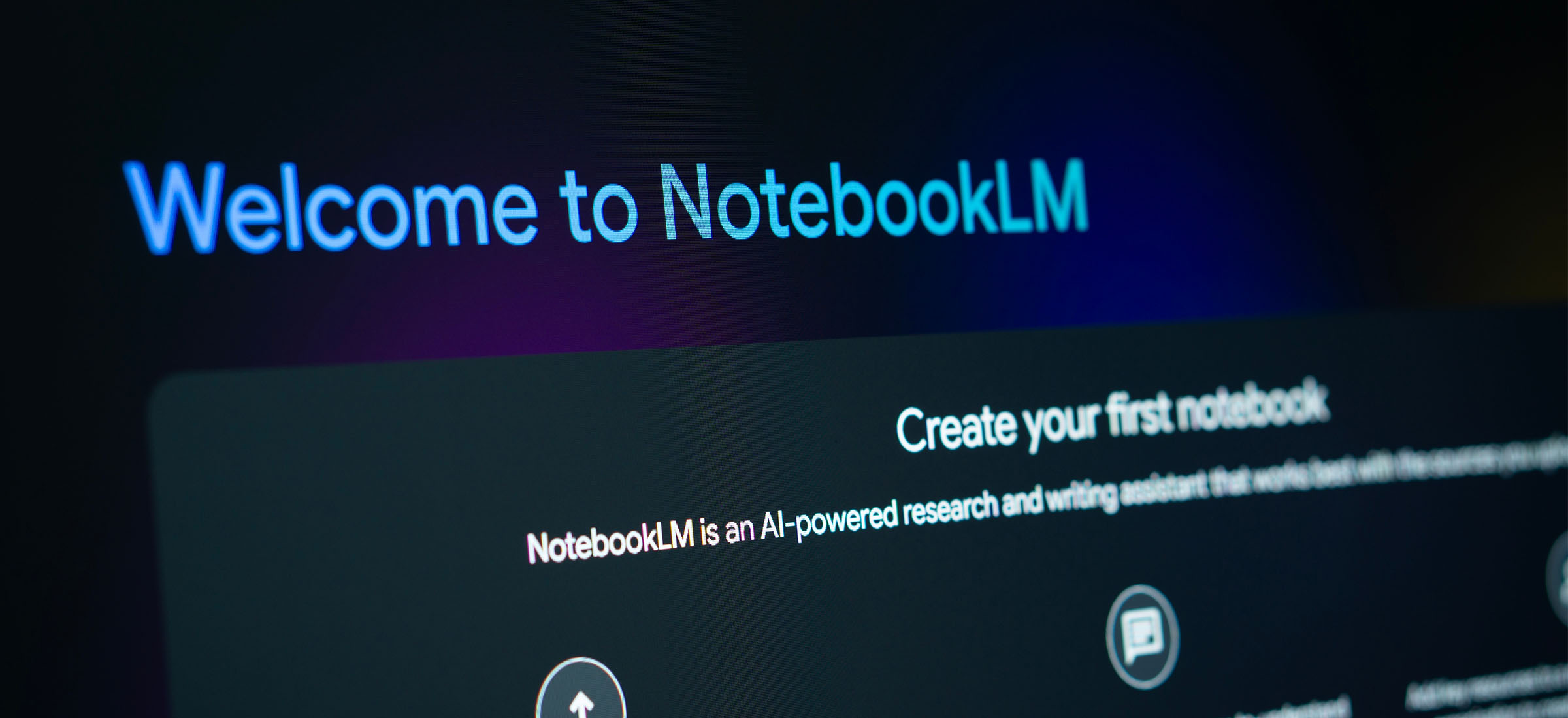 NotebookLM to najlepsza usługa Google'a ostatnich lat. Teraz trafi do telefonów jako aplikacja