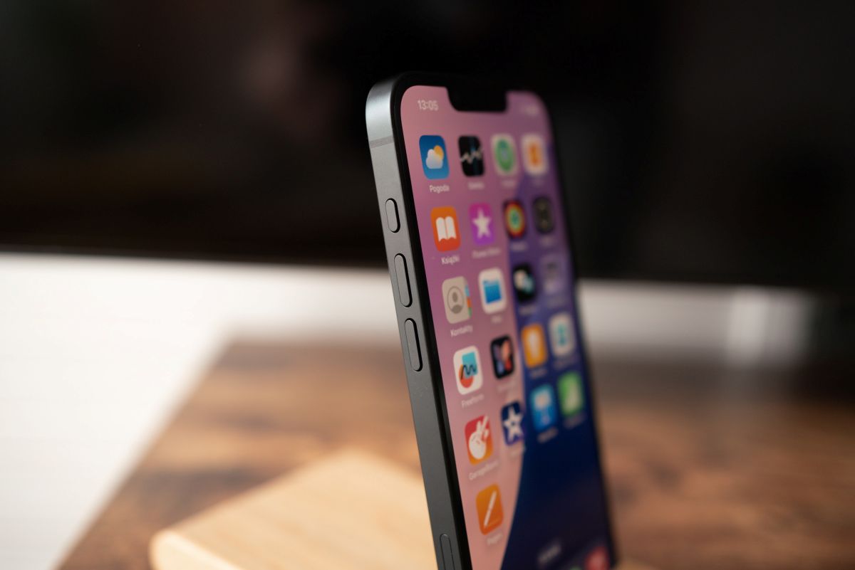 Najbardziej bezsensowny telefon świata dostanie następcę. Apple nie ma żadnej litości