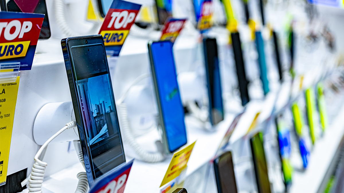 Opakowania telefonów w UE dostaną nową naklejkę. Oto co oznaczają obrazki na niej