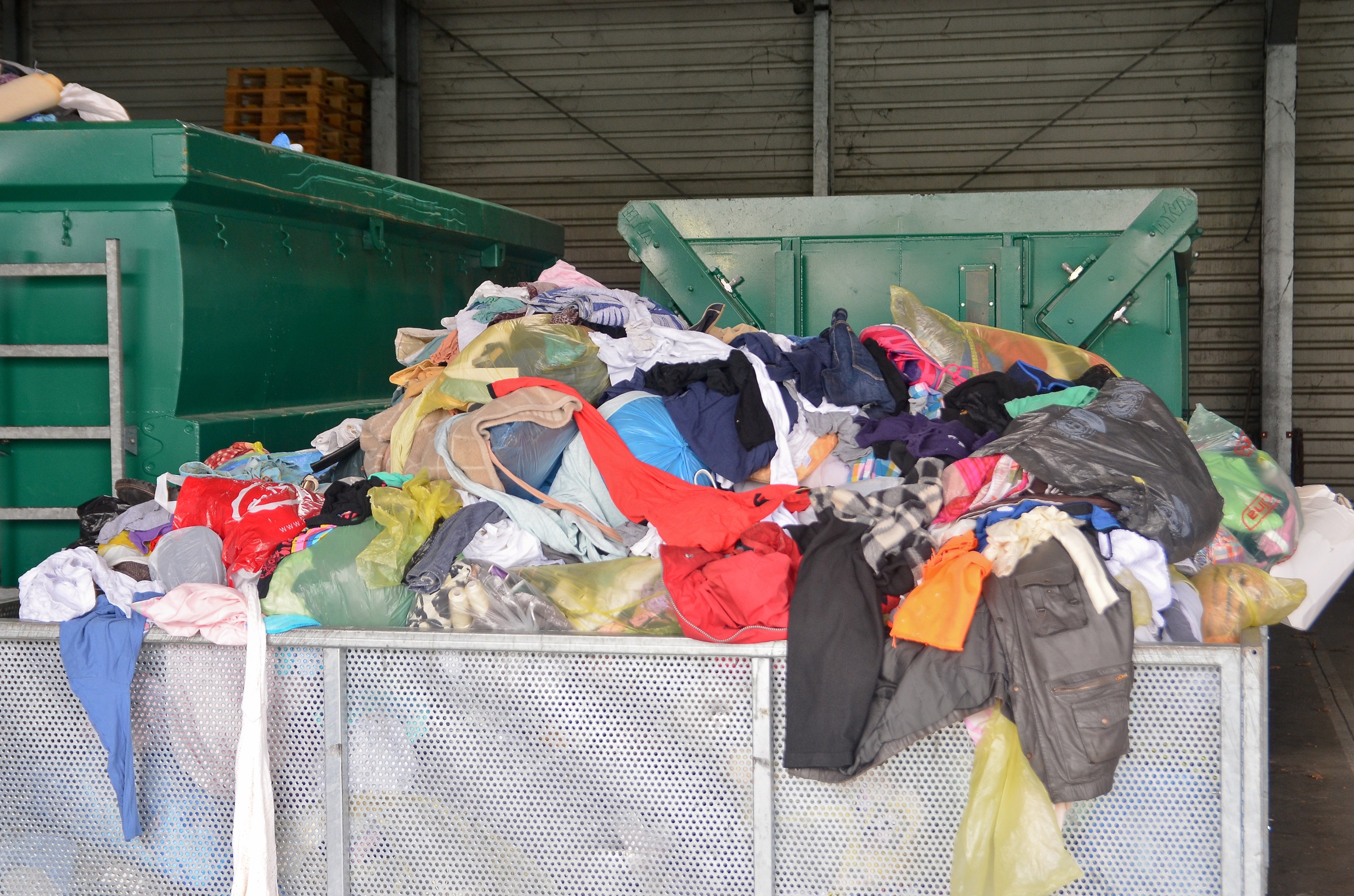 Znoszone ubrania miały trafiać do recyklingu. Jest problem i to nawet nie nasza wina