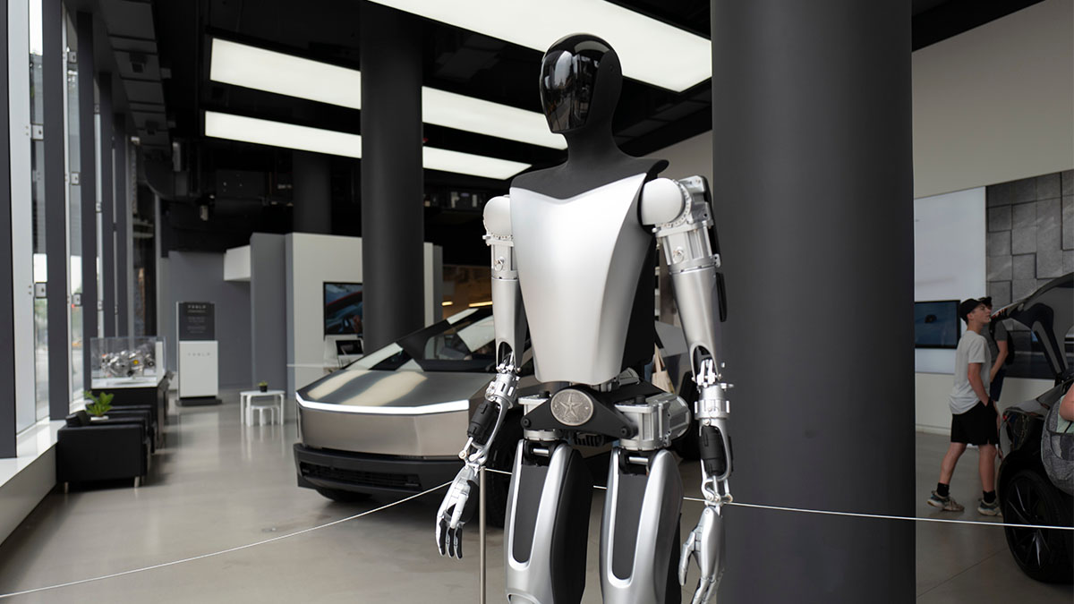 Humanoidalny robot Elona Muska ma problem. Wojna handlowa uderza w produkcję