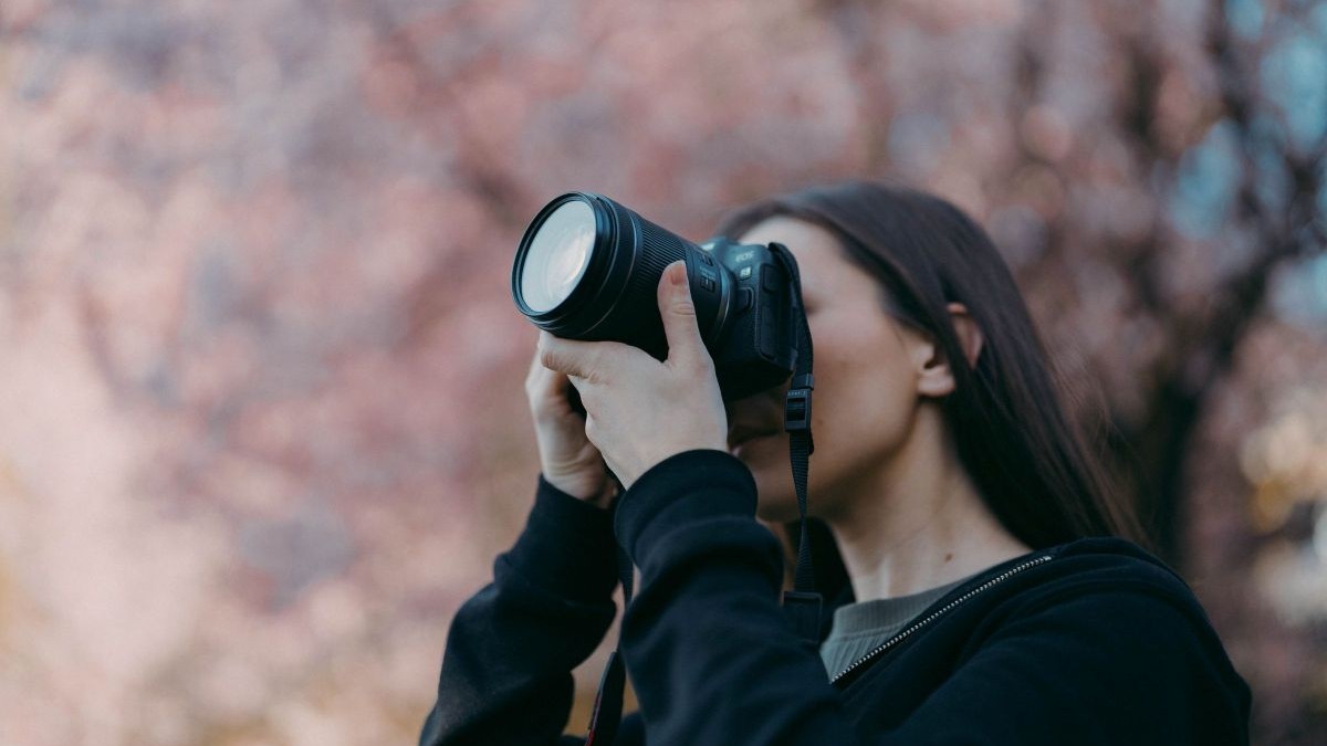 Jak nie zniechęcić się do fotografii? Czego nie może zabraknąć w twoim pierwszym aparacie