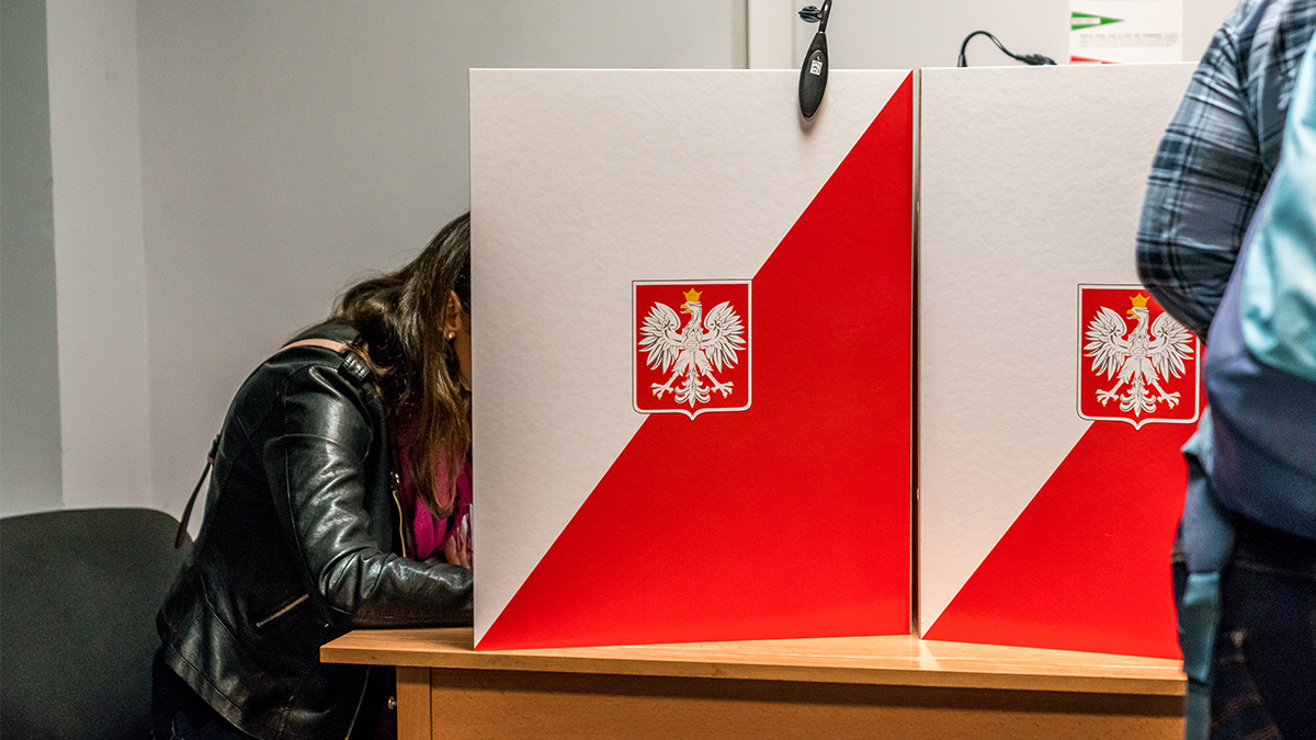 Wybory z mObywatelem w obecnej formie to żart. Pokazał jak w kilka minut je sfałszować