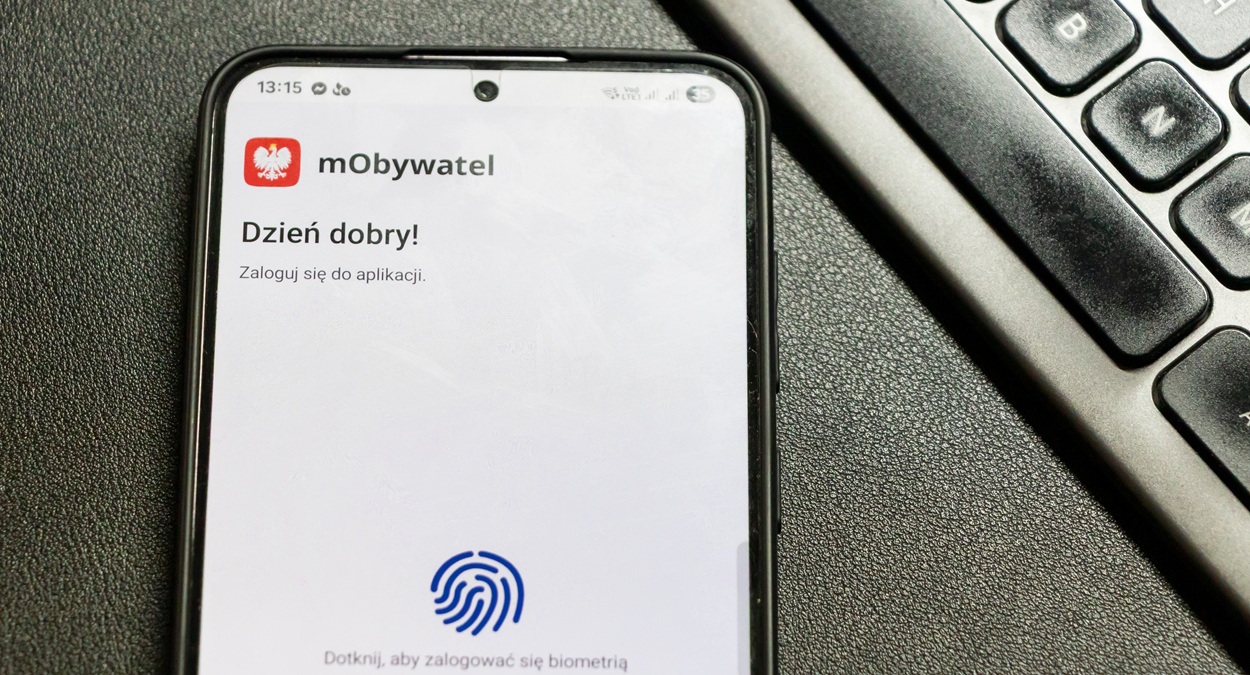 Zespół Rafała Brzoski chce nowych funkcji w mObywatelu. Jedna jest dobra, inne śmieszne