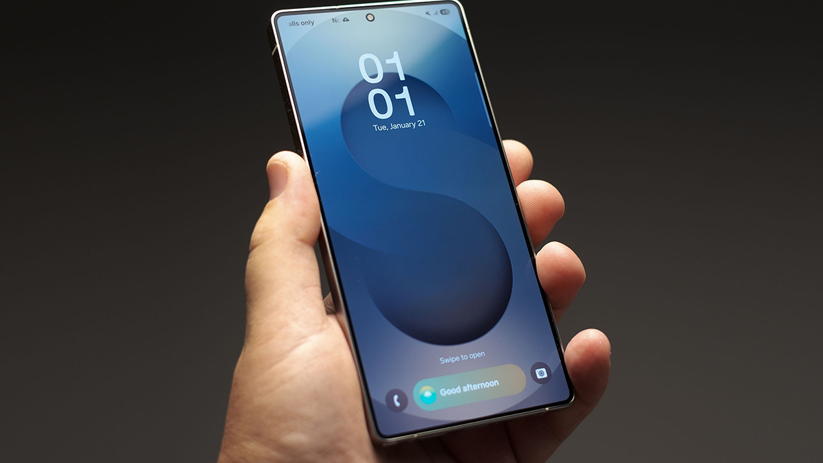 Samsung obiecuje, że Galaxy S25 Edge nie przywiąże cię do ściany