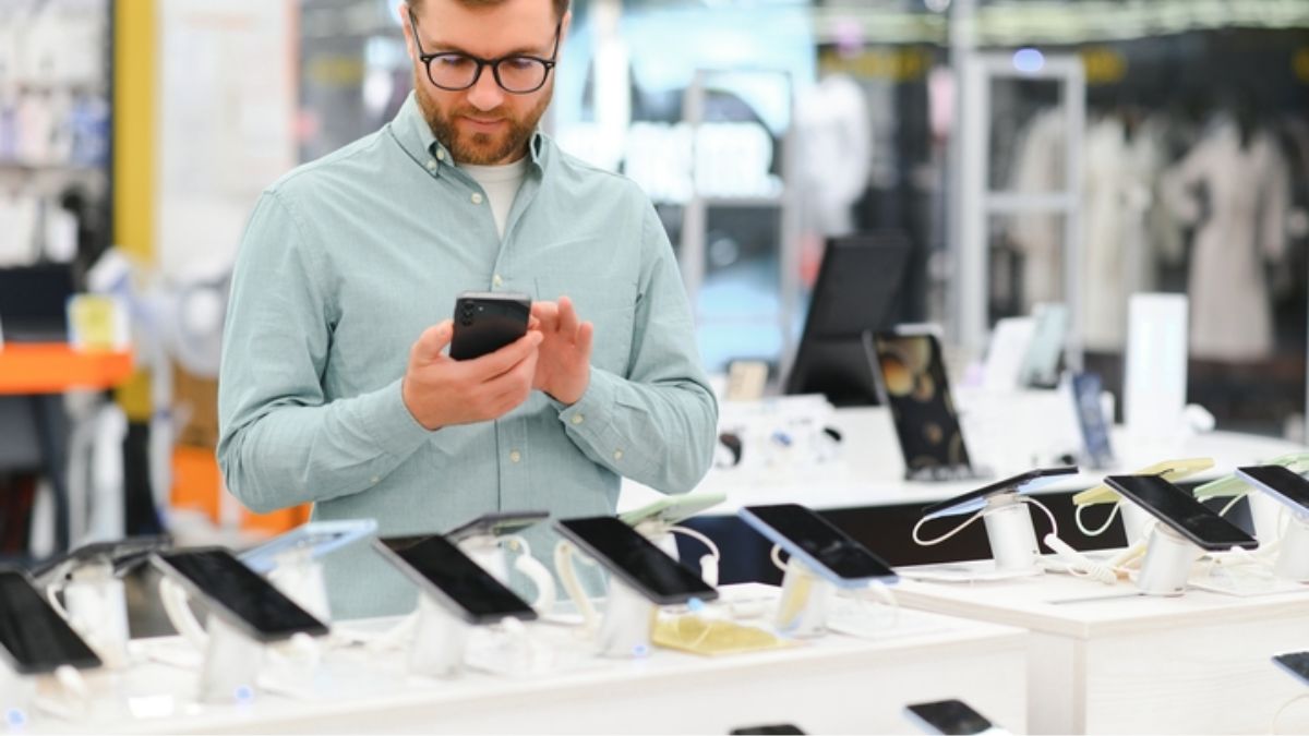Raport nie pozostawia złudzeń. Polacy rezygnują z nowego smartfona