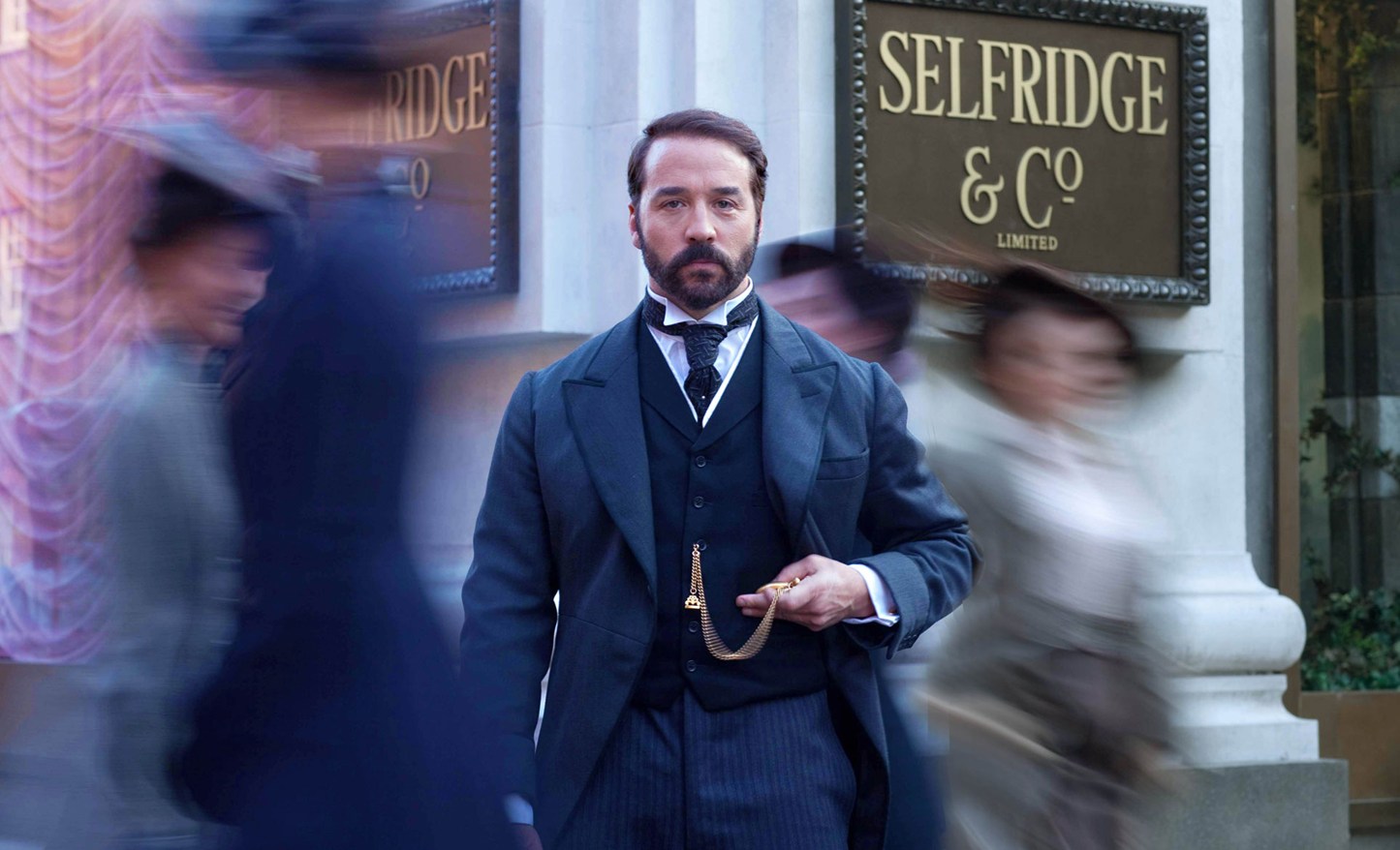 Ari Gold jako Mr. Selfridge? Bardzo chciałbym polecić Wam ten serial!
