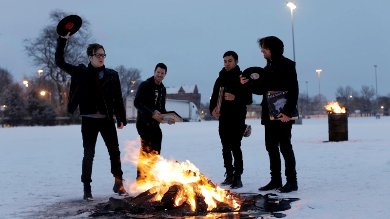 Fall Out Boy próbują uratować rock and roll? Nie wierzcie w to