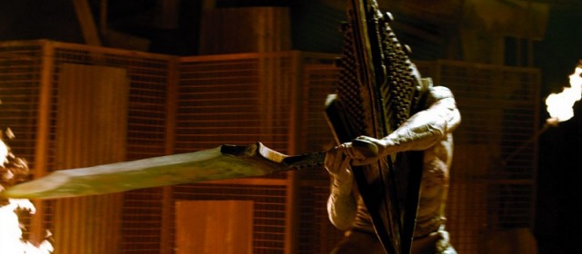 Silent Hill: Apokalipsa – filmowy kicz, choć dla Piramidogłowego warto