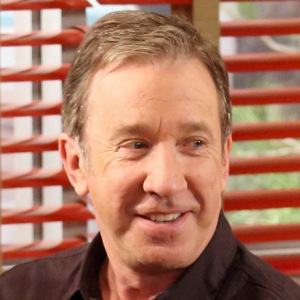 LAST MAN STANDING – „College Girl” – Jonathan Taylor Thomas makes a special guest star appearance when he reunites with Tim Allen, his dad from „Home Improvement.” When the less-than-studious Mandy gets accepted to not one but two colleges, Kristin realizes it’s time to reevaluate where she is in her life. While out on a special date with Ryan, she is pleasantly surprised to see Jon (Thomas), a former co-worker from the diner where she still works, who is now the successful owner of a hip, upscale restaurant. Meanwhile, Mike and Vanessa wonder if Mandy’s college choice, a party school in California, is right for her; and Eve gets help with her Junior ROTC competition from neighbor Chuck Larabee, on the Season Finale of „Last Man Standing,” FRIDAY, MARCH 22 (8:00-8:31 p.m., ET) on the ABC Television Network. (ABC/Craig Sjodin)NANCY TRAVIS, FLYNN MORRISON, TIM ALLEN, KAITLYN DEVER