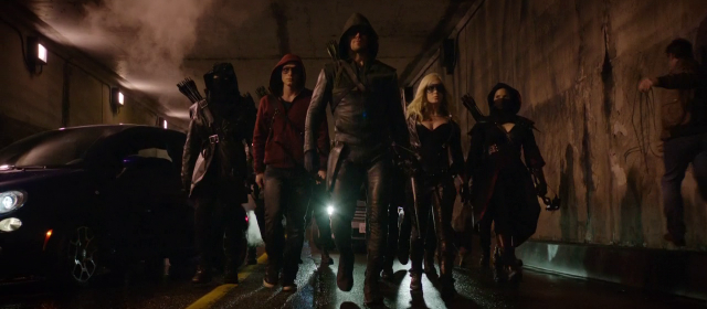 Arrow jest patetyczny do bólu, ale i tak cholernie wciąga