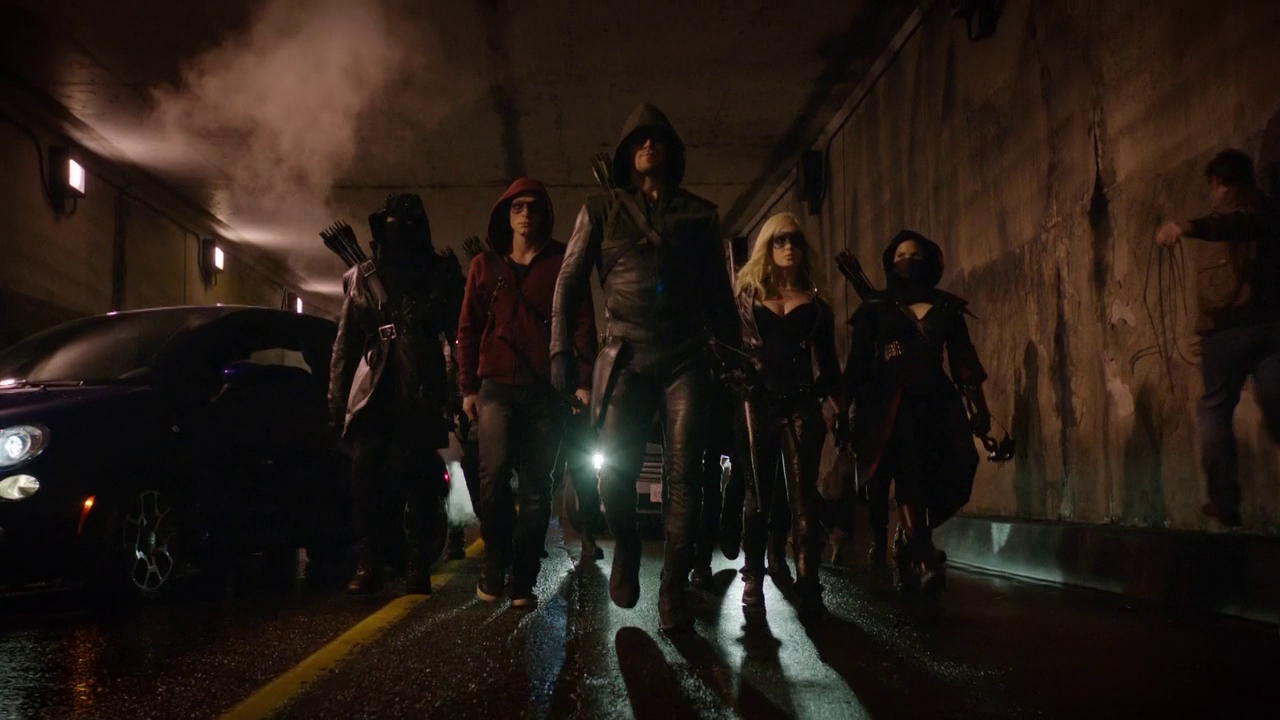 Arrow jest patetyczny do bólu, ale i tak cholernie wciąga