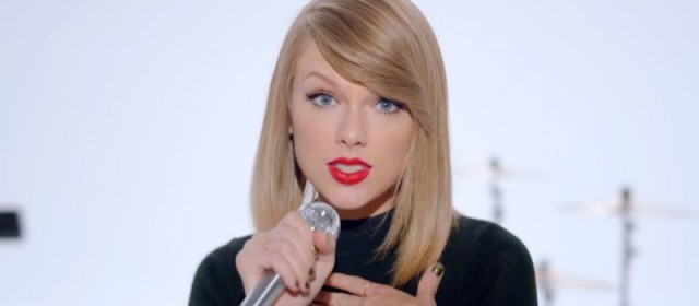 Taylor Swift w najsłodszy na świecie sposób pokazuje wszystkim środkowy palec. Zobaczcie teledysk do „Shake It Off”
