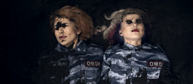 „I Can’t Breathe” – kontrowersyjna formacja Pussy Riot w hołdzie Erikowi Garnerowi