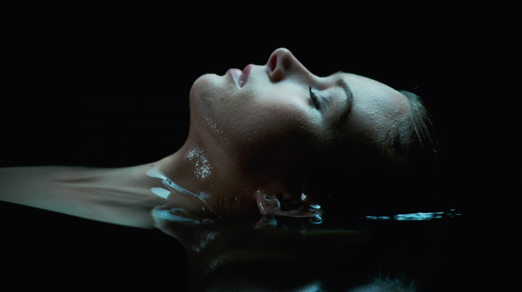 Tajne służby rządowe, trupy i nowoczesne technologie. "Stitchers" - recenzja sPlay