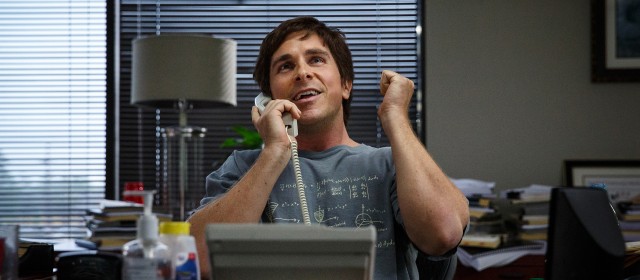 Ekonomia nie musi być nudna. Zwłaszcza, gdy tłumaczą ją Gossling, Bale, Pitt i Carell. Big Short recenzja