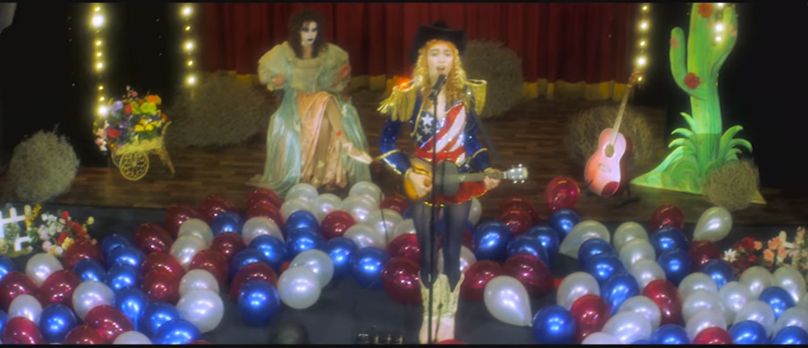 Kicz i country, czyli nowy klip Grimes &#8222;California&#8221;