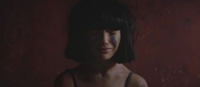 The Greatest - Sia oddaje hołd ofiarom ataku w Orlando