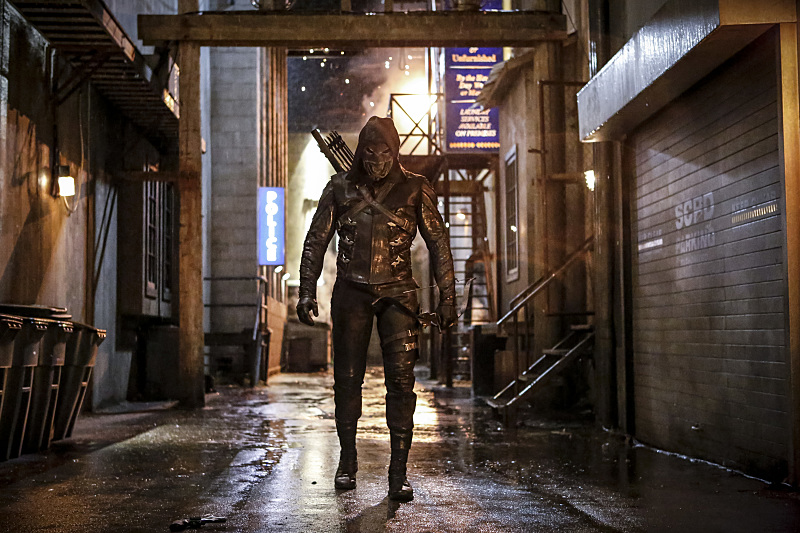 Piąty sezon Arrow zapowiada się lepiej, niż The Flash. Ale dobrze nie jest