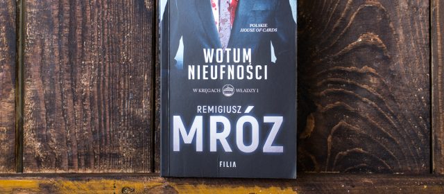 Wotum Nieufności to elektryzująca opowieść.