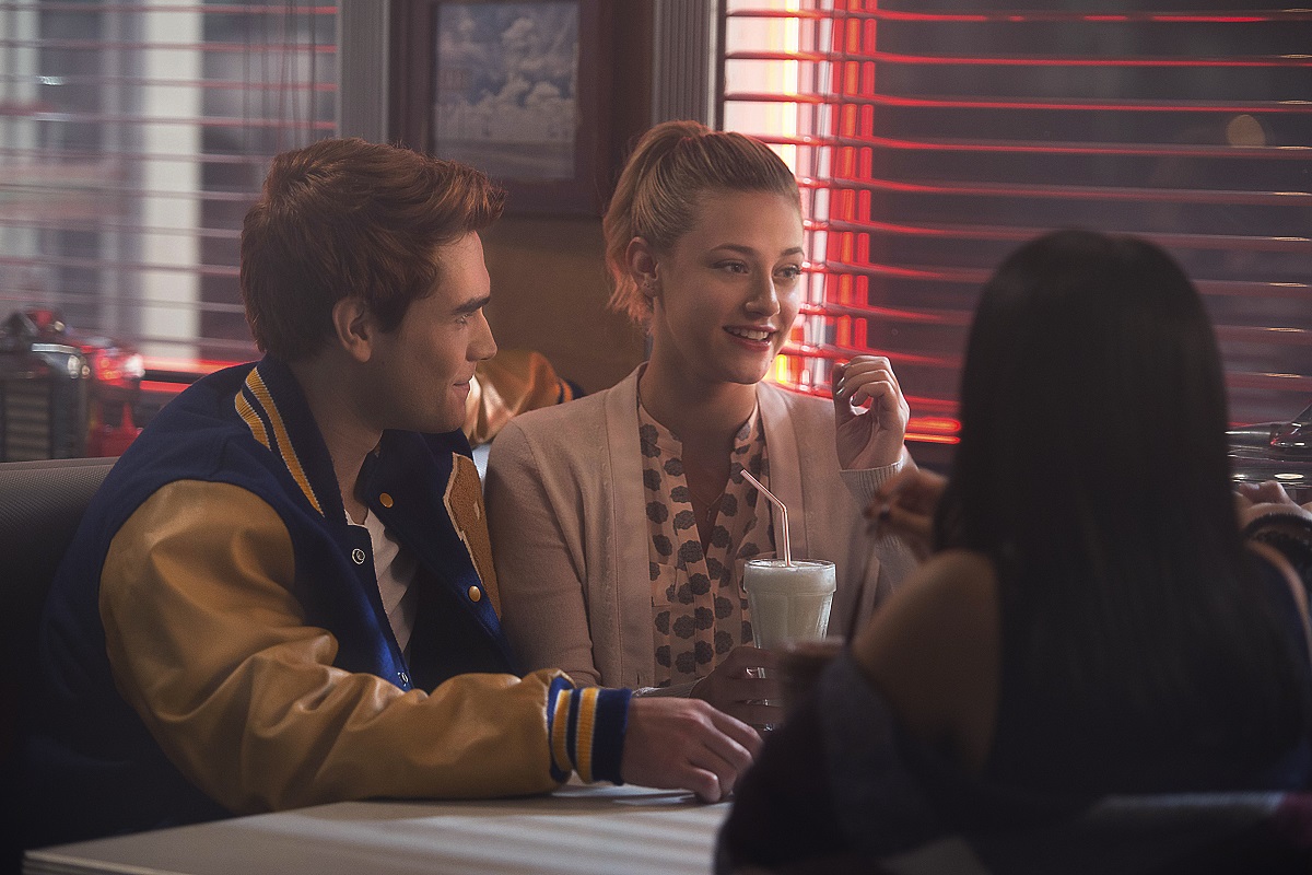 The CW zamawia nowe sezony 10 seriali. Wsród nich Riverdale i Arrow