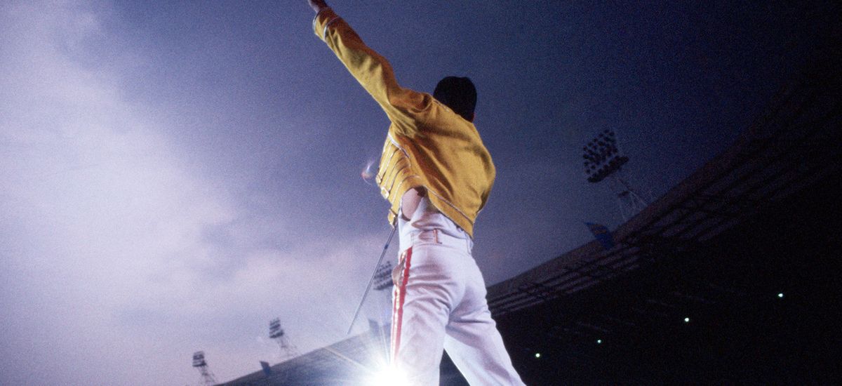 Queen live wembley stadium. Queen Live at Wembley Stadium 1986. Queen Live. Show must go on.