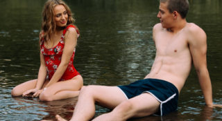 W lesie dziś nie zaśnie nikt - oceniamy horror, który trafił dziś na Netfliksa
