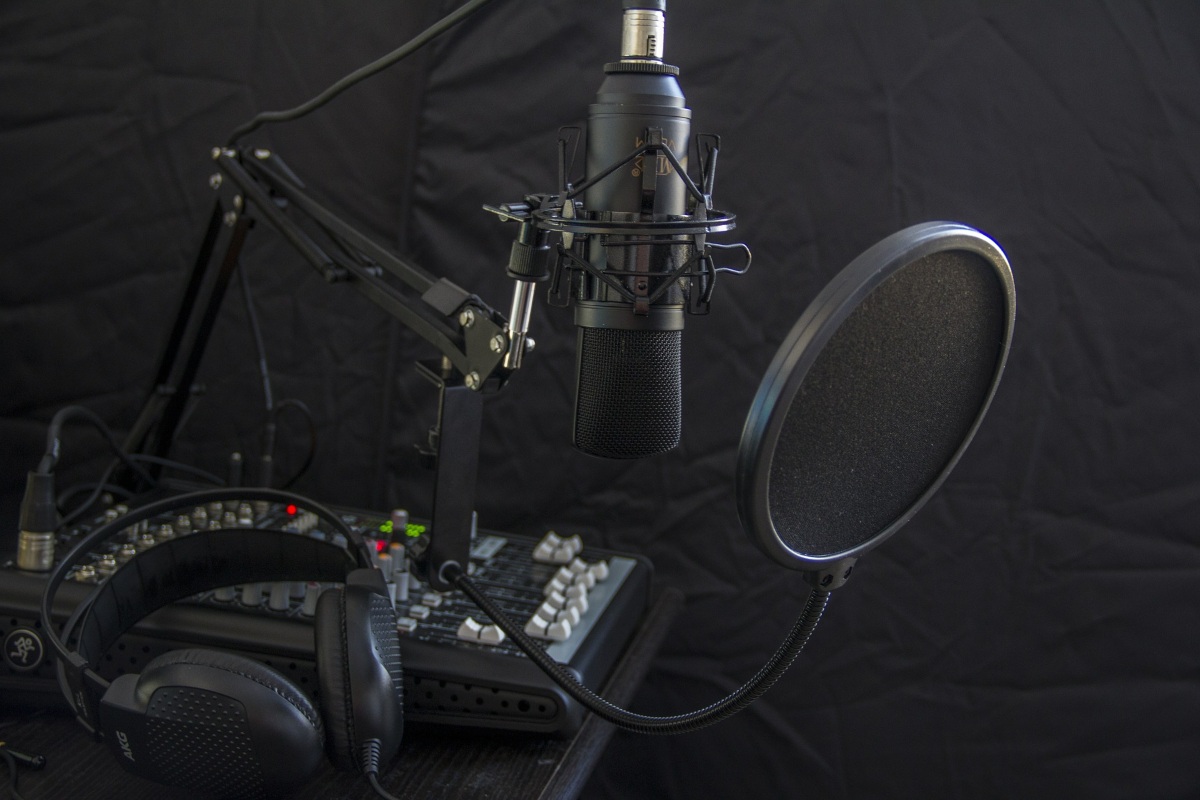Piotr Stelmach kolejnym dziennikarzem, który opuszcza radiową Trójkę