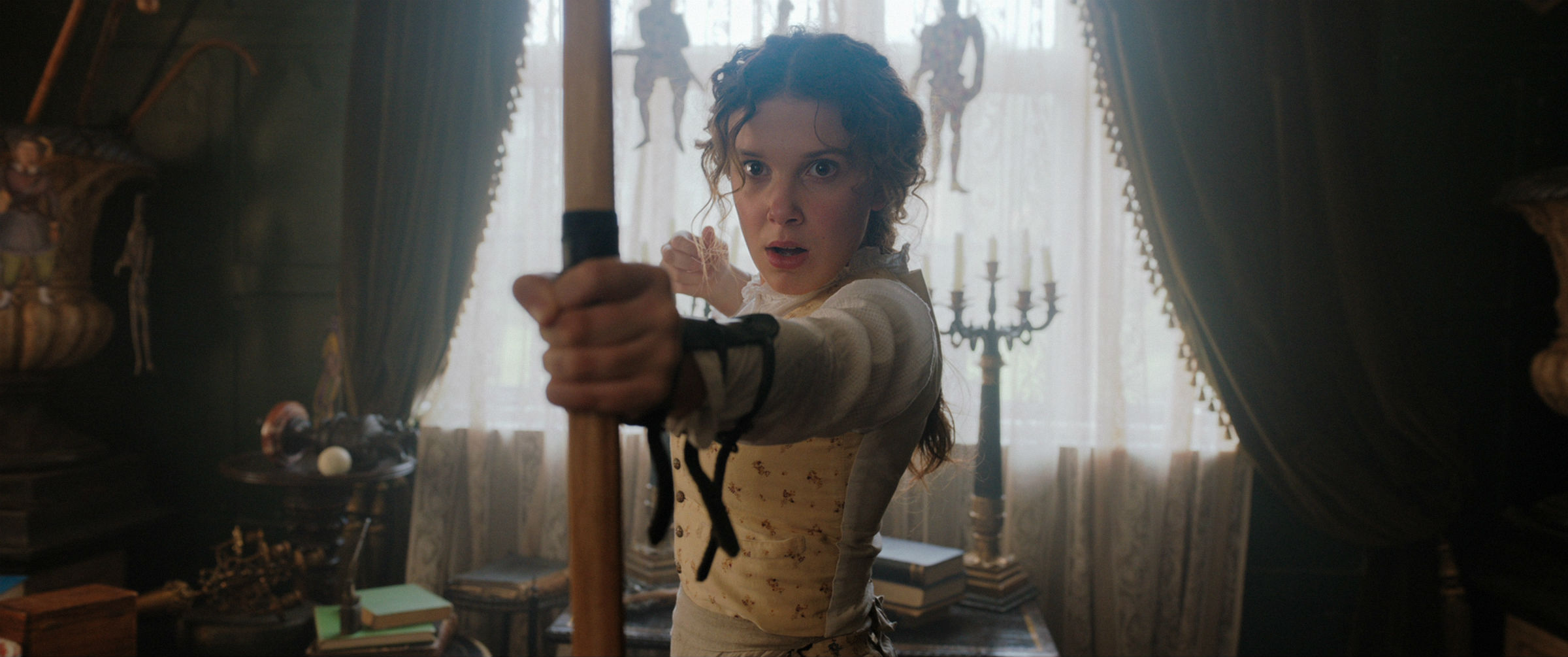 Millie Bobby Brown w filmie Enola Holmes